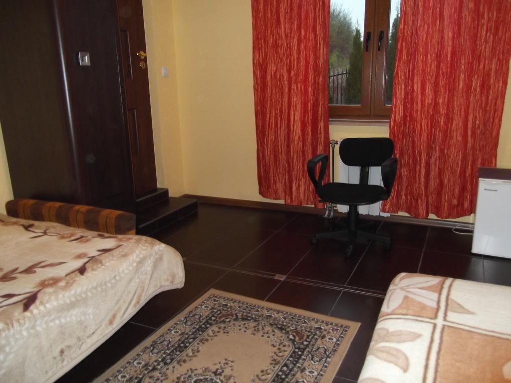 Dworek W Zieleni Varsovia Habitación foto