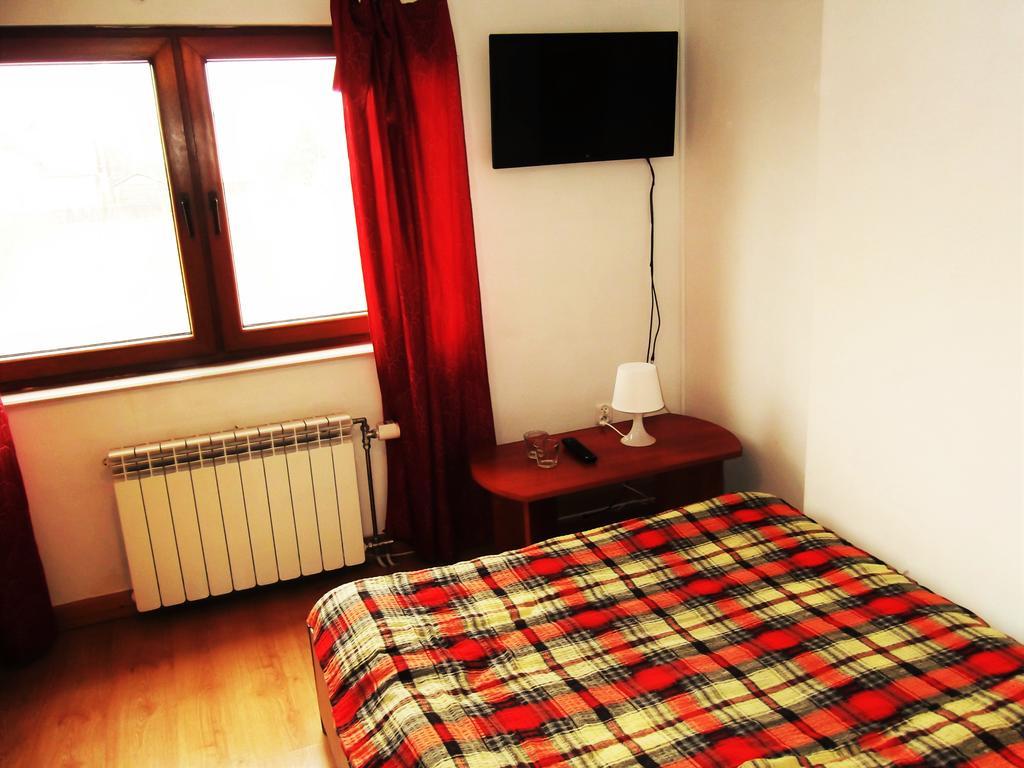 Dworek W Zieleni Varsovia Habitación foto