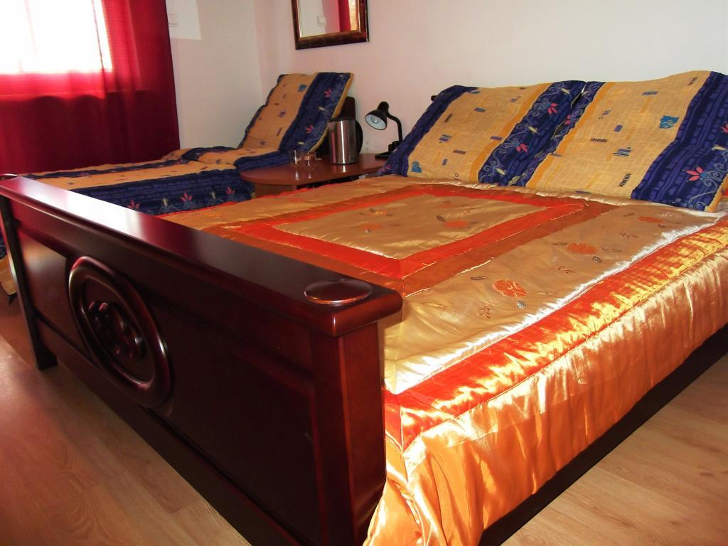 Dworek W Zieleni Varsovia Habitación foto
