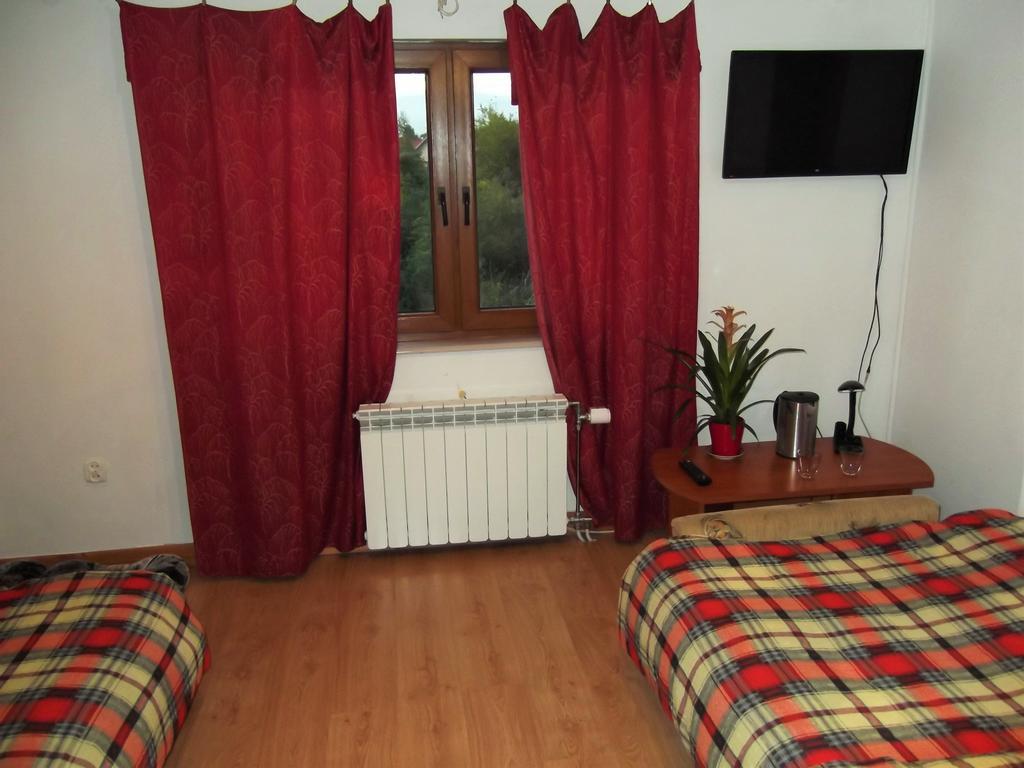 Dworek W Zieleni Varsovia Habitación foto